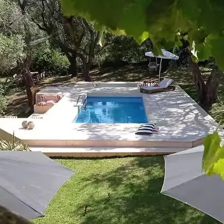 Gardens Αστρακερή