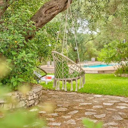 Gardens Вилла Astrakeri